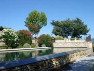 <br>Une terrasse qui surplomb la piscine et vallée